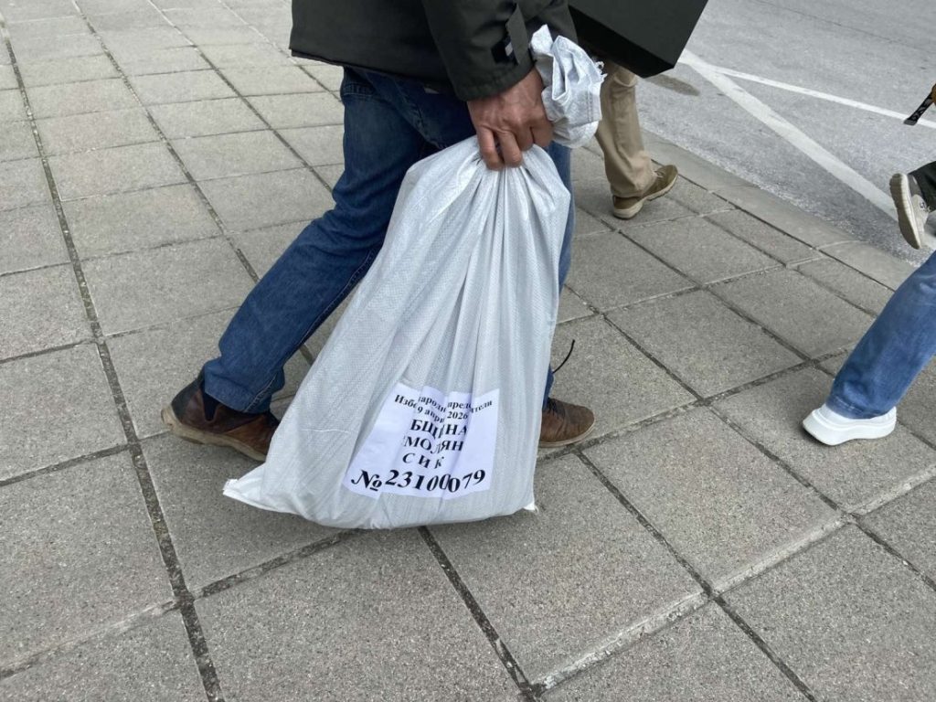 Изборните книжа тръгнаха към секциите в Смолян и областта