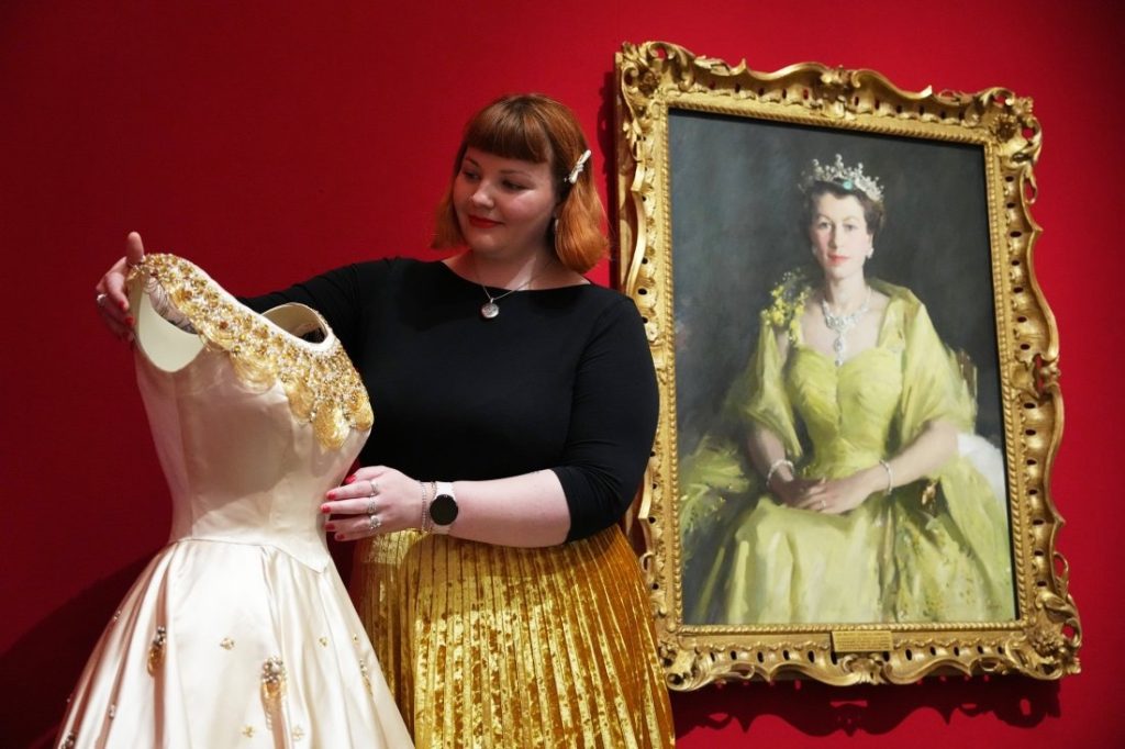 Историкът Анна Кей ще напише официалната биография на кралица Елизабет Втора