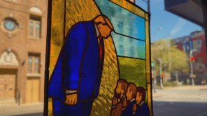 Изложба в Ню Йорк представя тръмпизма като модерна религия