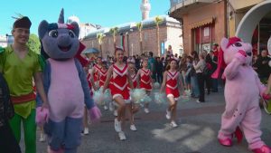 Карнавално шествие в Пловдив: Приказни герои и магия в месеца на детската книга