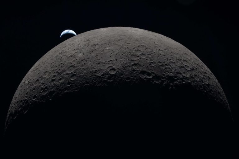 Космическият кораб „Артемис II“ пое към Земята след мисия около Луната Космическият кораб „Артемис II“ пое към Земята след мисия около Луната