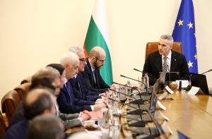 Служебният кабинет създаде Кризисен щаб за контрол на цените на стоките и горивата