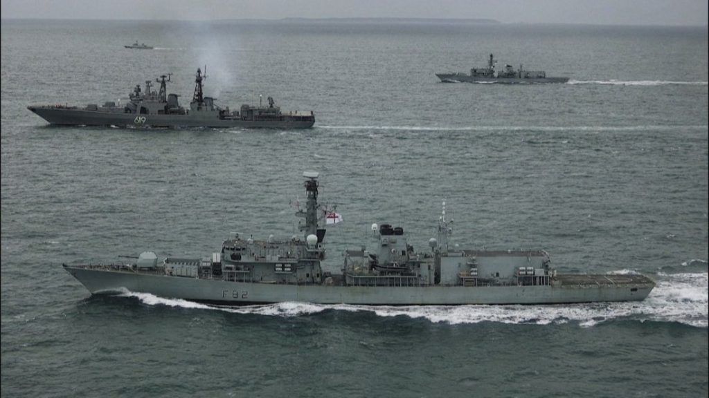 Лондон за руска операция: Три подводници са действали над кабели край острова