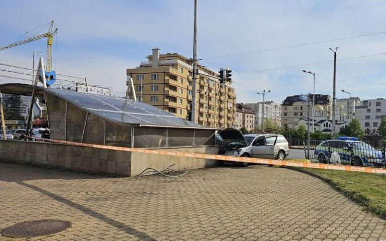 Мъж загина след врязване с автомобил в метростанция "Бели Дунав" Мъж загина след врязване с автомобил в метростанция "Бели Дунав"