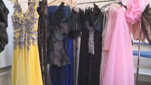 Месец преди бала: Какви са модните тенденции и цените за 2026 година?