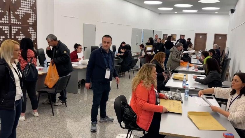 Международни наблюдатели: Голяма поляризация и негативна реторика на изборите в България