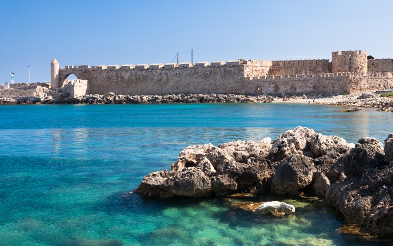 Властите на остров Родос под засилено наблюдение след открити 43 килограма хашиш на плажа