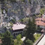 Надежда и благослов: Великден в скалния манастир „Св. Димитър Басарбовски“ край Русе