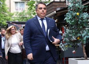 ПП и ДБ се разделят в две парламентарни групи в 52-рия парламент