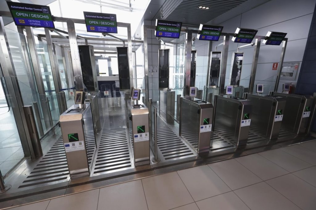 Новата система за влизане в ЕС (EES) влиза в пълна сила от днес