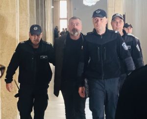 Оставиха в ареста грузинския шофьор, пренасял 3,6 млн. контрабандни цигари на ферибота „Дружба“