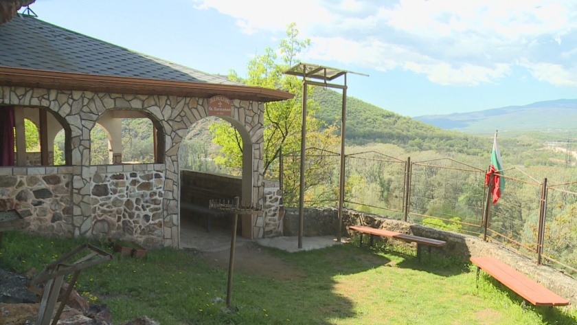 Откраднаха камбаната на скалния параклис край петричкото село Генерал Тодоров