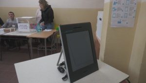 Отмениха машинното гласуване в десетки секции във Велико Търново, Бургас и Ямбол