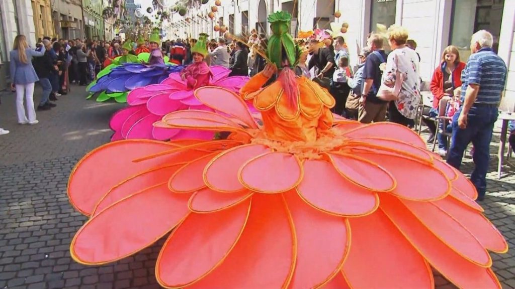 Парад на цветята и флорално изкуство завладяха румънския град Тимишоара