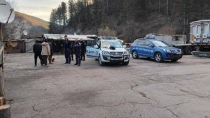 Полицейска акция в Перник: Откриха списъци с имена и пари в пункт за метали