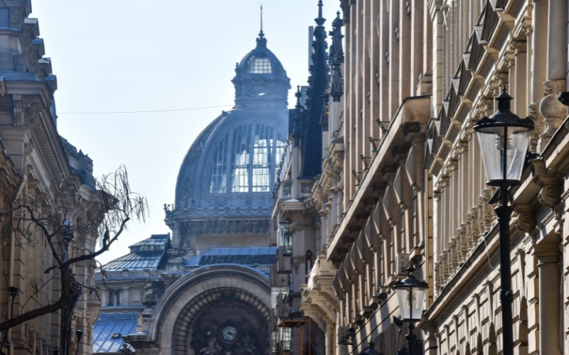 Политическо напрежение в Румъния: Заплашена ли е стабилността на кабинета на Илие Боложан?