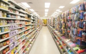 Войната в Близкия изток и конфликтът в Иран пренастройват потребителското поведение в Европа