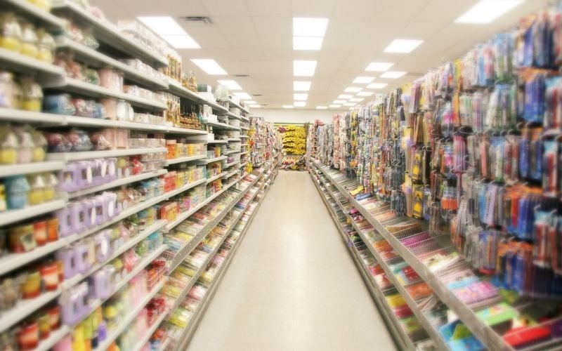 Войната в Близкия изток и конфликтът в Иран пренастройват потребителското поведение в Европа