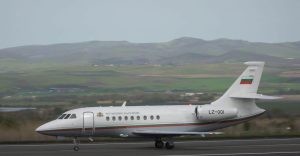 Правителственият "Фалкон" тества рехабилитираната писта на Летище Бургас