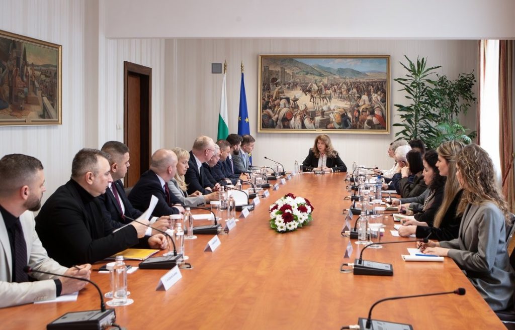 Президентът Йотова и евродепутати призоваха за активна защита на българската позиция за Северна Македония