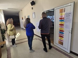 Проблеми с машините белязаха началото на изборния ден в Добрич и страната