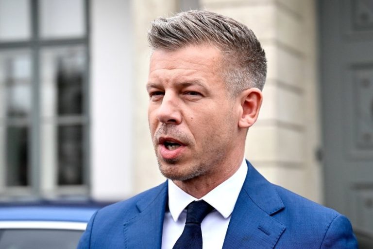 Промяната в Унгария: Петер Мадяр мести кабинета на премиера извън двореца на Орбан Промяната в Унгария: Петер Мадяр мести кабинета на премиера извън двореца на Орбан