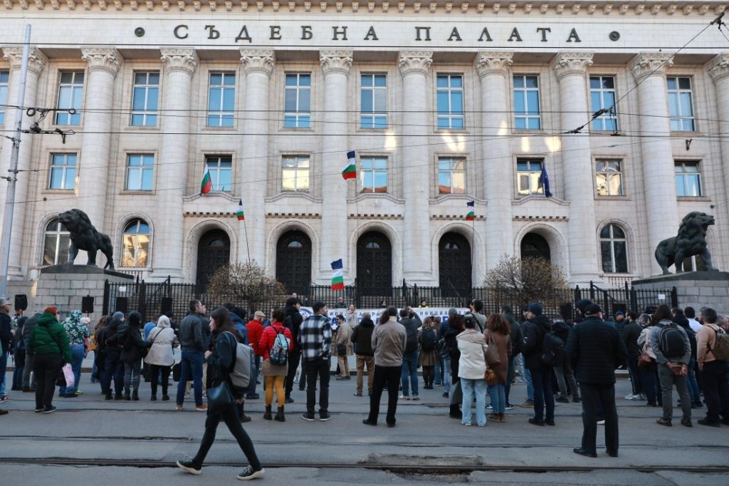 Протест в София: „Правосъдие за всеки“ поиска оставки заради връзки с Петьо Еврото