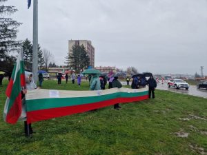 Работници от „Терем – Хан Крум“ блокираха пътя София-Варна заради забавени заплати