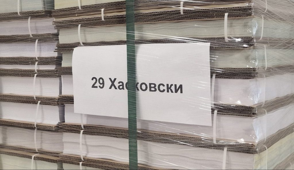 Рекорден брой ангажирани за изборния ден в Хасково: Проблеми с машини и неявили се членове