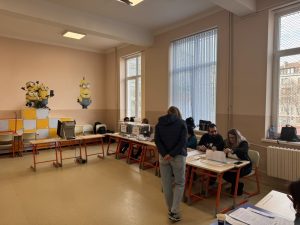 РИК - Бургас освободи двама членове на СИК заради напускане на изборния процес