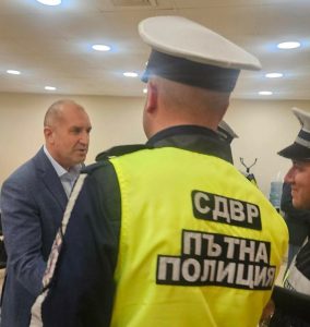 Румен Радев плати глоба за неправилно паркиране в София