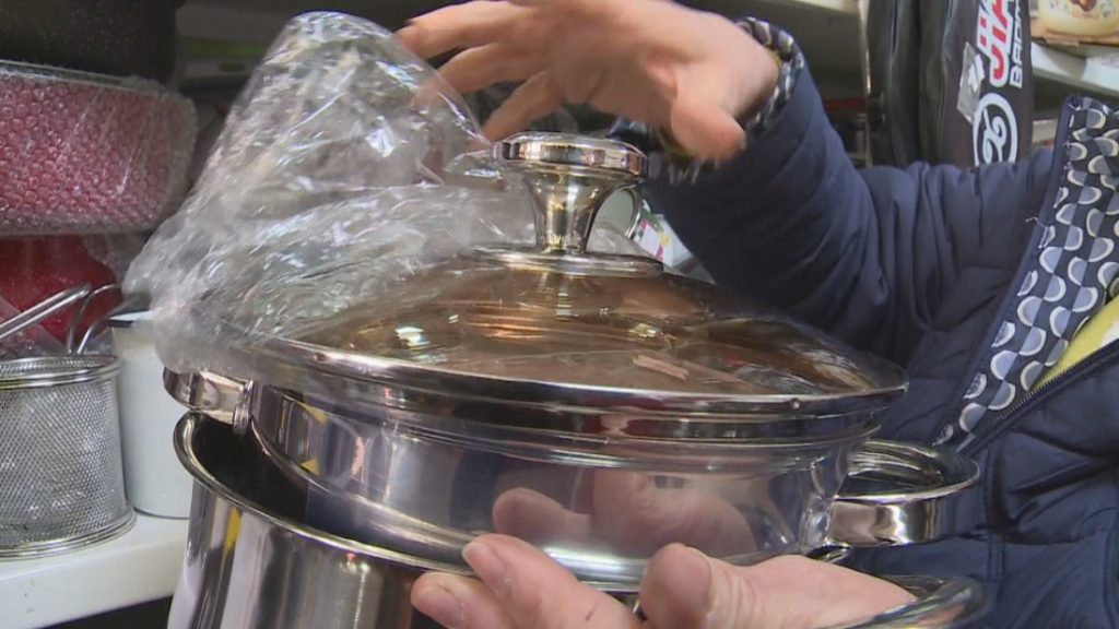 Схема с „подарени“ съдове: Полицията в Дупница върна парите на измамена 80-годишна жена