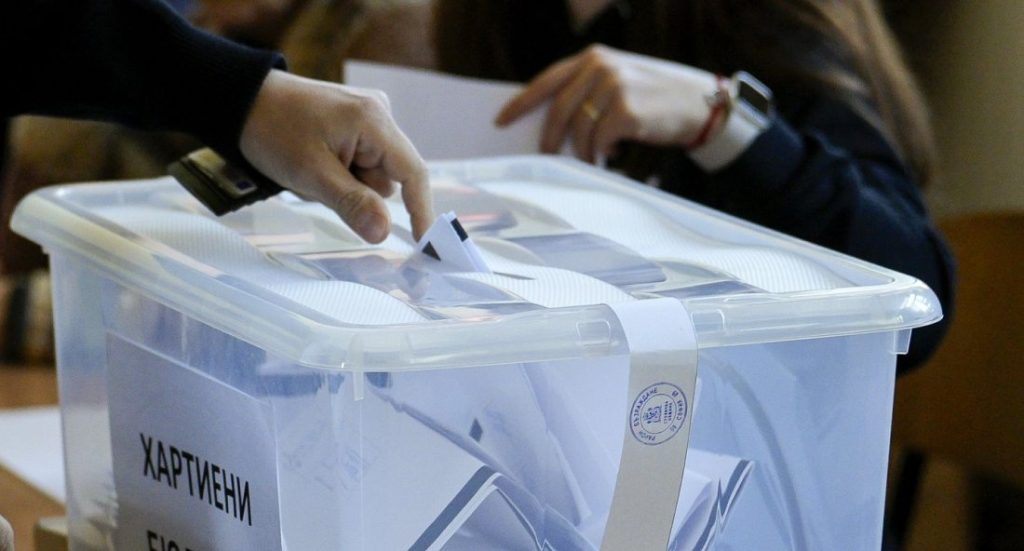 Разследват сигнал за подправени бюлетини в Монтанско, активността остава ниска