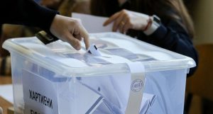 Разследват сигнал за подправени бюлетини в Монтанско, активността остава ниска