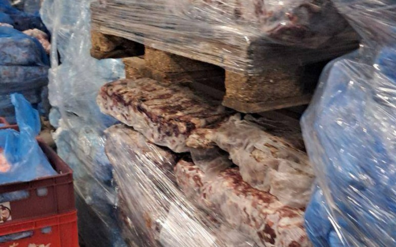 Спряха дейността на месокомбинат в Соколово: Унищожават над 6,5 тона опасни храни