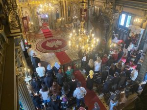 Стотици българи се събраха в Желязната църква в Истанбул за Второ Възкресение