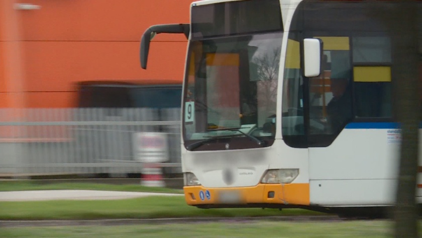 Студент направи електронно табло за 50 евро за автобусите в Пловдив