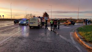 Трима пострадаха след тежка катастрофа между катафалка и БМВ на изхода на Русе