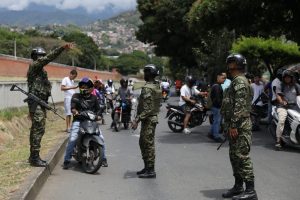 Кървава атака в Колумбия: 20 загинали при взрив на магистрала в Каука