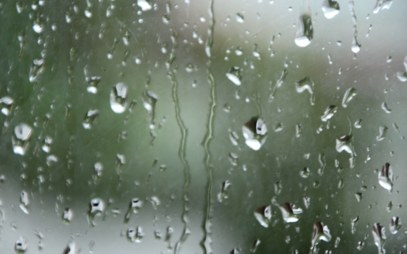 Жълт код за значителни валежи и гръмотевици в 14 области на Южна България