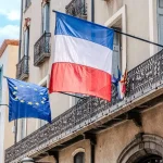 Проверка на фактите: Свалят ли френските власти знамето на ЕС от обществени сгради?