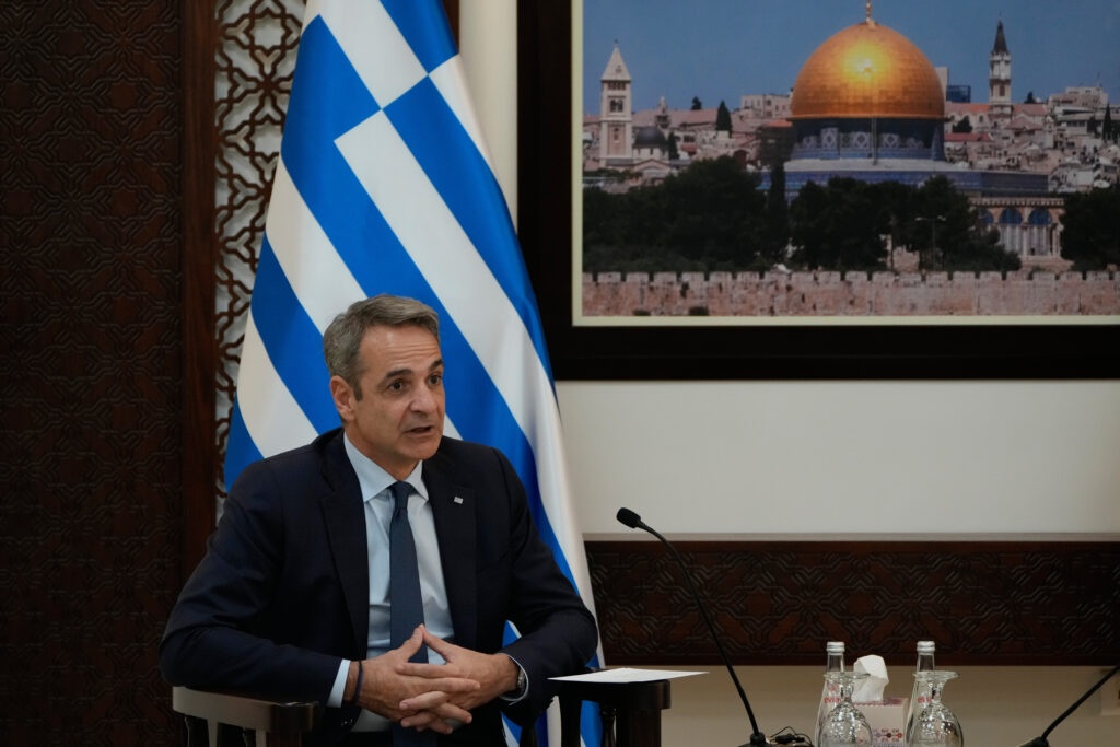 Гръцкият премиер Кириакос Мицотакис смени трима министри заради мащабен скандал с еврофондове