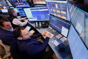 Пазарите изпращат смесени сигнали преди крайния срок на ултиматума на Тръмп към Иран