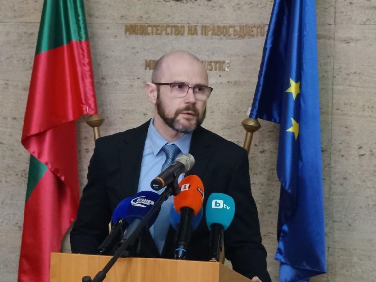 КС ограничи безкрайните мандати, Андрей Янкулов поиска дисциплинарно наказание за Емилия Русинова КС ограничи безкрайните мандати, Андрей Янкулов поиска дисциплинарно наказание за Емилия Русинова