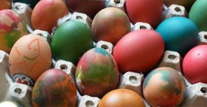 Подготовка за Великден: На Велики четвъртък се боядисват яйцата за празничната трапеза