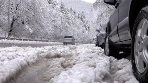 Априлски сняг и градушки затрудниха движението в страната преди Великден