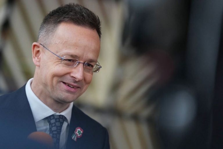 Петер Сиярто пропуска срещата на ЕС след изборното поражение на Виктор Орбан