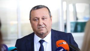 Социални плащания срещу вот? Министър Адемов: Постъпили са 30 сигнала за оказван натиск