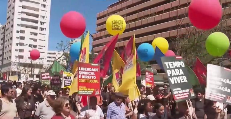 Протести в Португалия: Десетки хиляди се обявиха против новите трудови мерки Протести в Португалия: Десетки хиляди се обявиха против новите трудови мерки