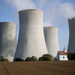 Ядрен ренесанс и енергийна сигурност: Битката между атома и възобновяемите източници